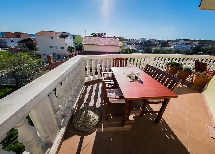 Apartment Captain's House Pakoštane